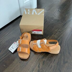 Zara Girls Sandal. Size 1 US/ 32 EU. Color Cognac